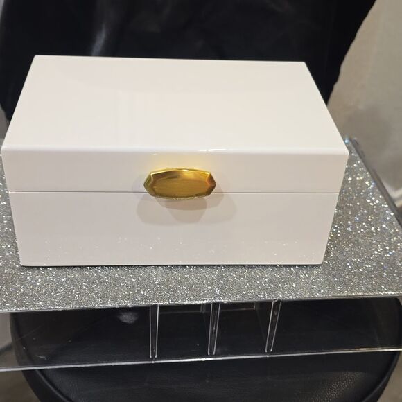 Kendra Scott Medium Wood Jewelry Storage Box- White/Gold - Picture 9 of 12